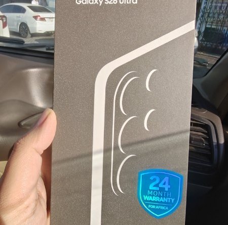 Пользователь YouTube купил Samsung Galaxy S26 Ultra досрочно за 3300 долларов, вот реальные снимки.