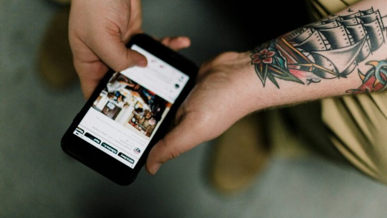 Пользователь проводил в Instagram по 16 часов в день, генеральный директор говорит суду, что это не “клиническая зависимость”.