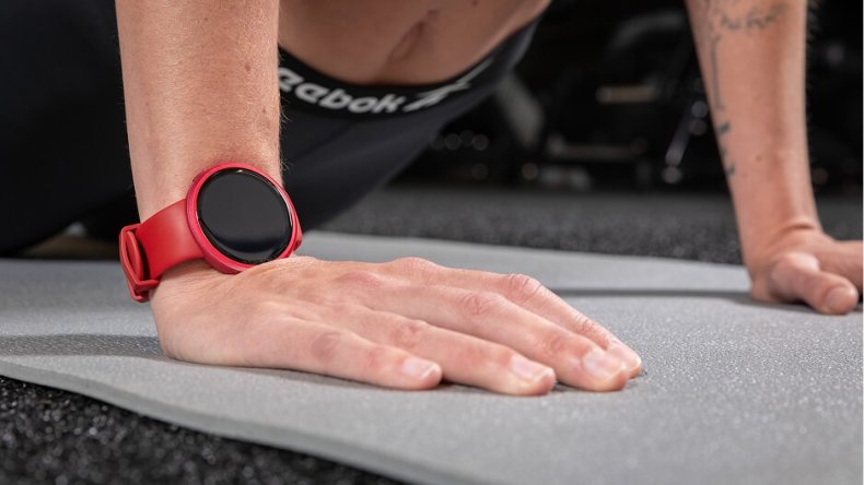 Умные часы Reebok Rush официально доступны с функцией отслеживания сердечного ритма, скорости вращения и более чем 80 спортивными режимами