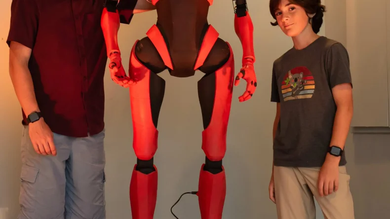 Как два брата построили в подвале интерактивный аттракцион в духе Disney — проект «Big Hero 7»