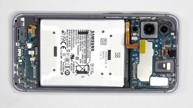 Galaxy A57 получил оценку 9 из 10 за ремонтопригодность