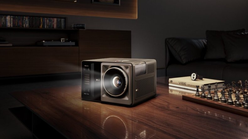 Тройной лазерный проектор Hisense XR10 с разрешением 4K и мощностью 6000 люмен теперь доступен для предварительного заказа