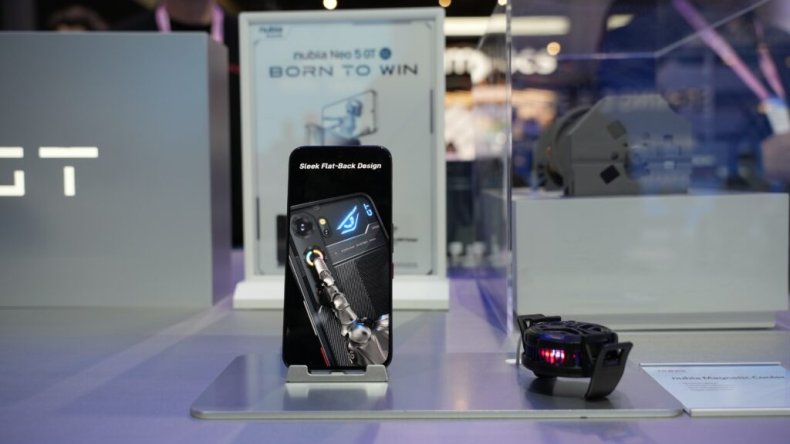 Nubia Neo 5 GT оснащен встроенным вентилятором охлаждения, AMOLED-дисплеем с частотой 144 Гц и аккумулятором емкостью 6210 мАч