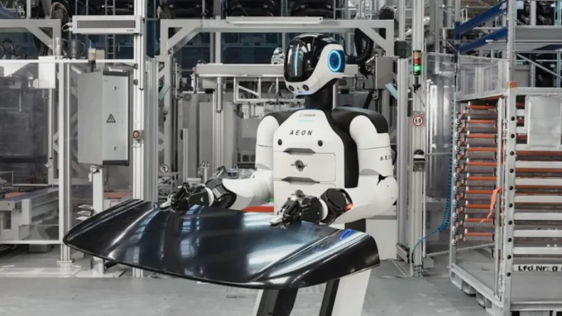 BMW начинает использовать человекоподобных роботов на заводе для сборки электромобилей