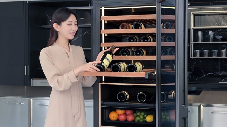 Samsung запускает винный холодильник Infinite AI с функцией отслеживания ИИ и емкостью 101 бутылка