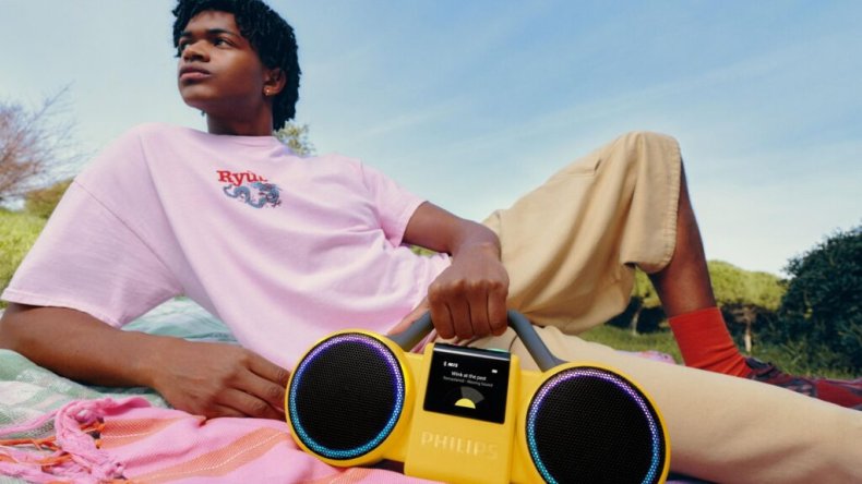 Philips выпускает линейку динамических звуковых решений в стиле 80-х годов с динамиками, наушниками-вкладышами и вкладышами TWS