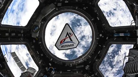 Почему астронавты миссии Artemis II не показали нам орбитальную свалку мусора?