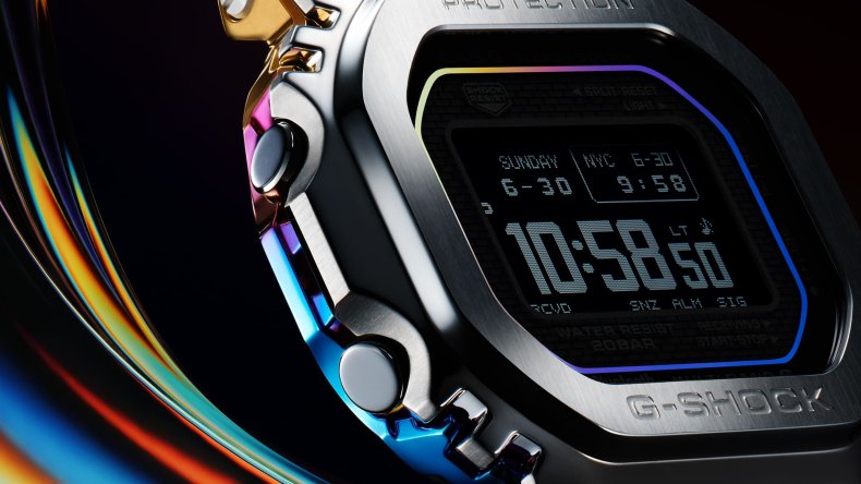 Casio G-Shock серии 5000 получили радужный металлический дизайн с солнечной батареей и Bluetooth