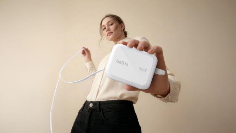 Belkin выпустила новое 45-Вт GaN-зарядное устройство со встроенным выдвижным кабелем USB-C