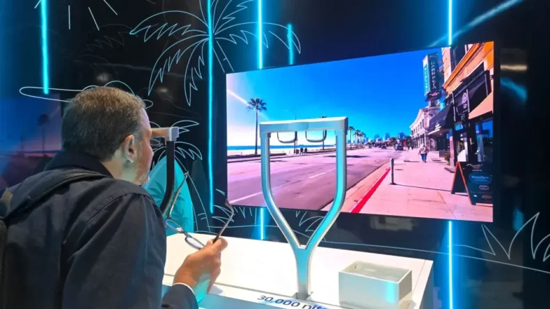 Samsung показала сверхъяркий RGB OLEDoS-микродисплей с яркостью 40 000 нит