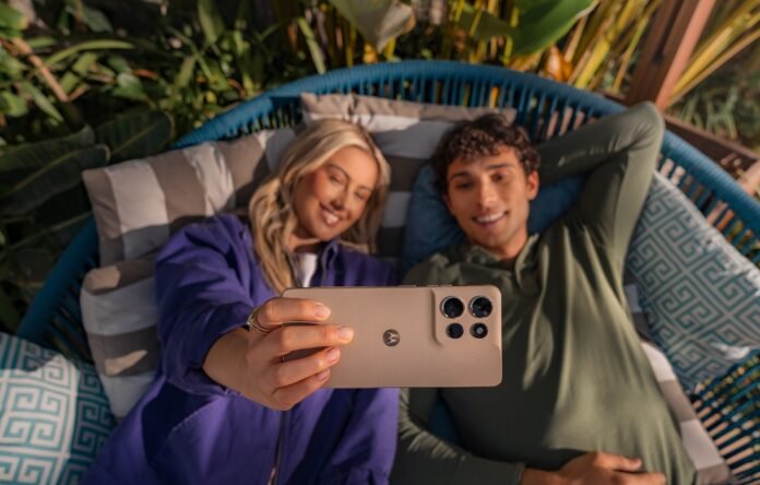 Лучшие смартфоны Motorola дешевле $400, примерно 30 000 ₽, в 2026 году