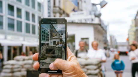 Цифровое наследие: что делать с фотографиями после смерти