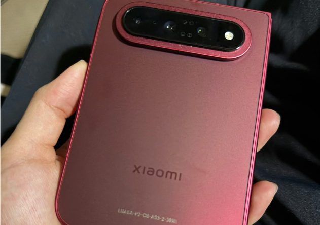 В сети появились первые живые фото Xiaomi 18 Fold с дизайном