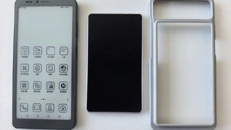 Hisense A10 с E Ink и съёмным LCD показали на живых снимках