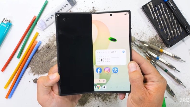 Galaxy Z Fold 8 Ultra не прошёл тест прочности JerryRigEverything