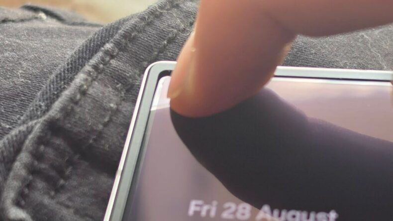 Galaxy Z Fold 8: Samsung назвала изгиб дисплея особенностью конструкции