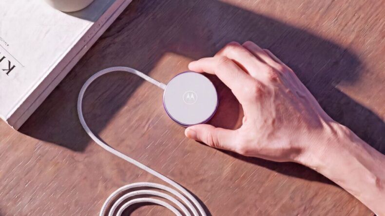 Motorola представила беспроводную зарядку Snap на 30 Вт с Qi2.2