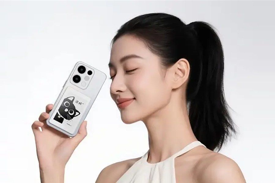 Honor S3: 3-дюймовый E Ink-ридер с магнитным креплением к смартфону