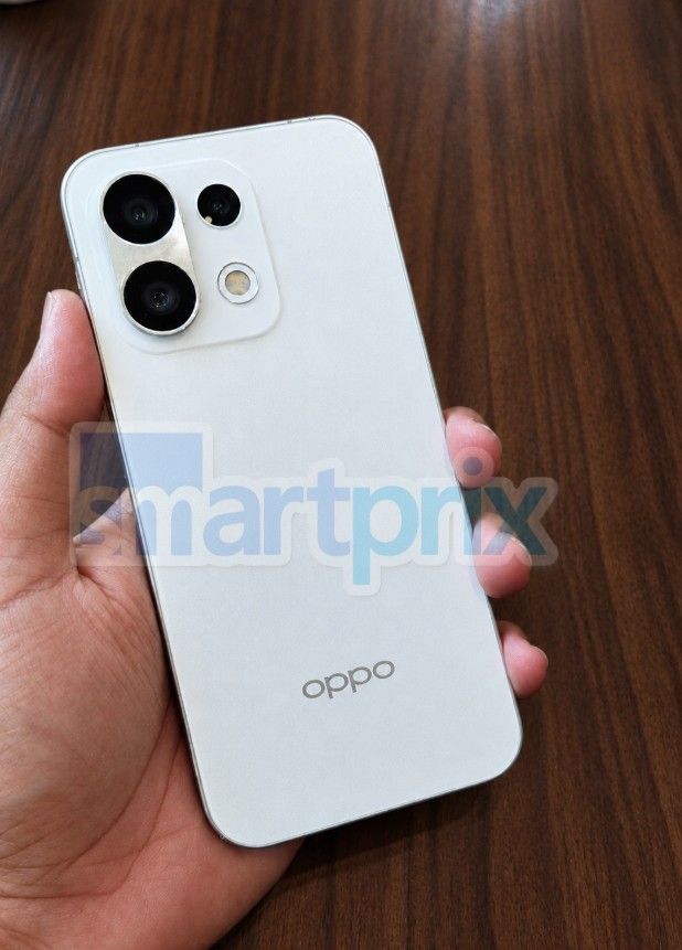 Oppo Reno 17 live shot by SmartPrix