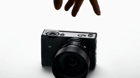 Sigma fp2 получила частично многослойный сенсор и запись 6K-видео